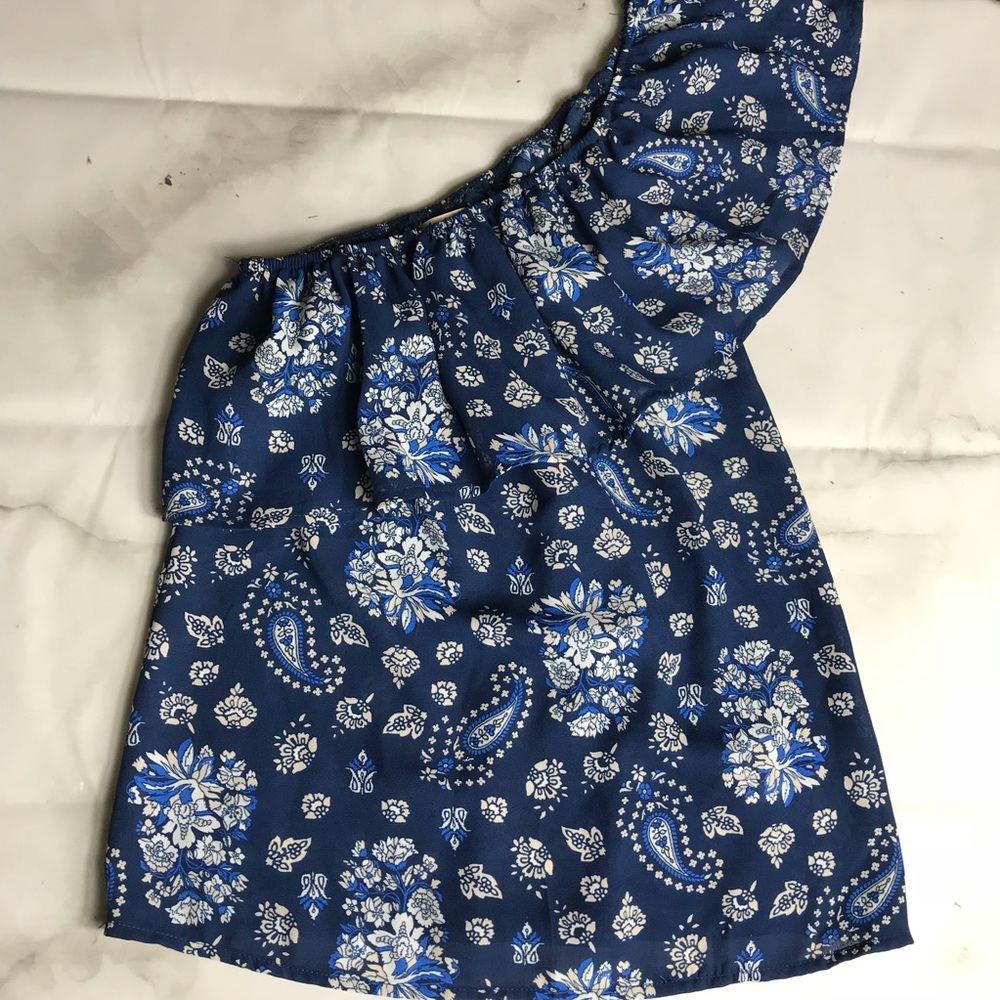  One shoulder top